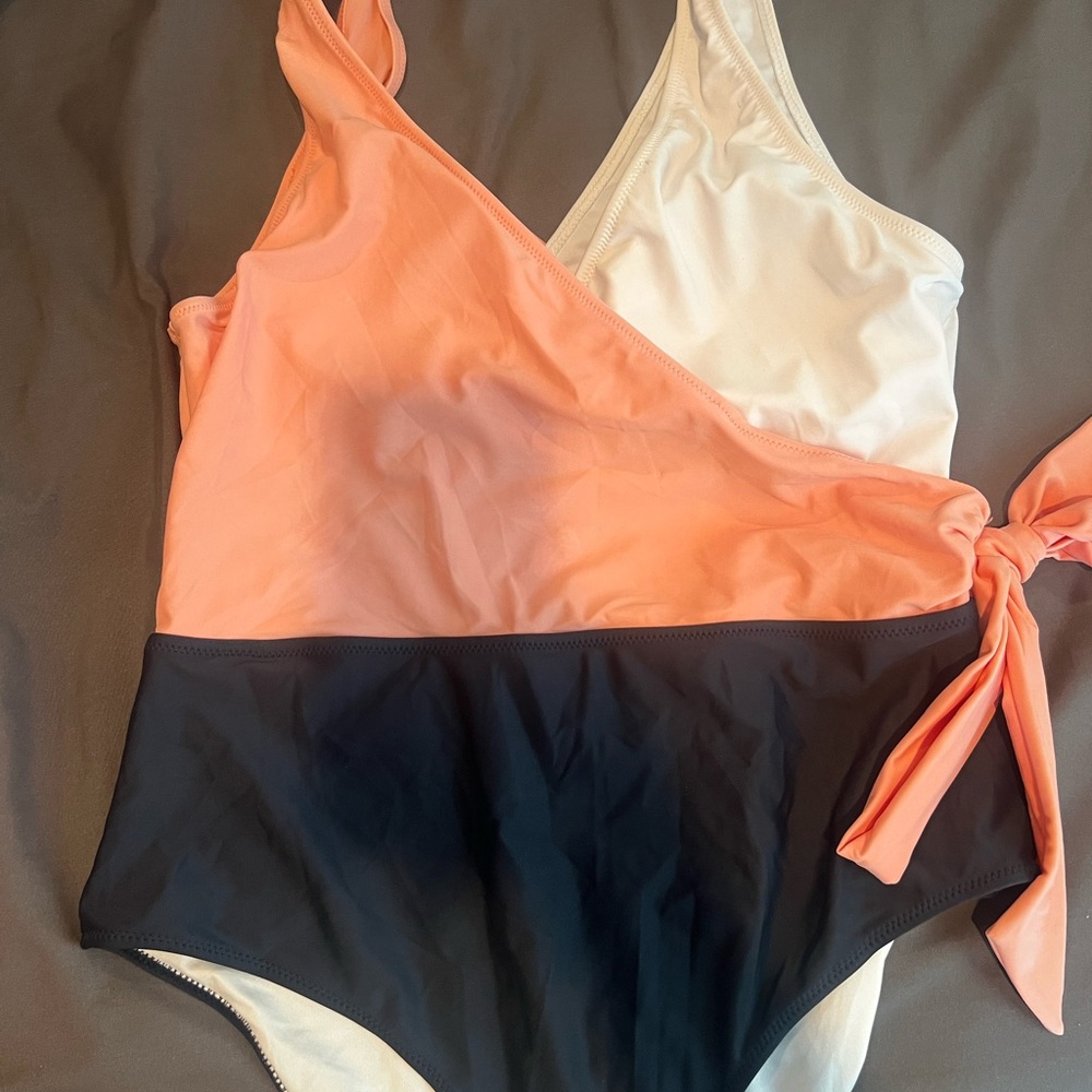 Two-Tone One-Shoulder Swimsuit